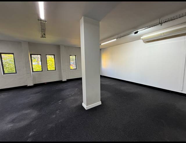 144M² OFFICE TO LET IN GREENSIDE